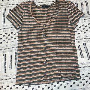 Shirt with buttons